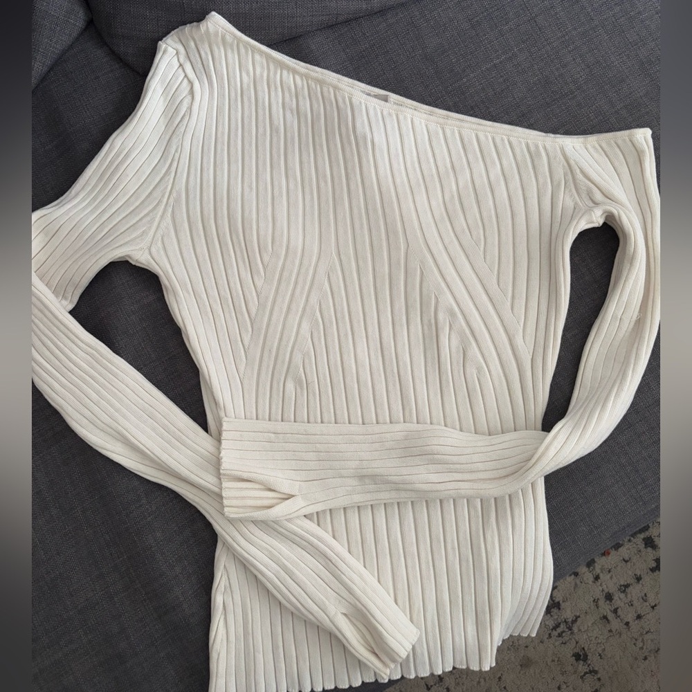H&M ribbed one shoulder shirt
